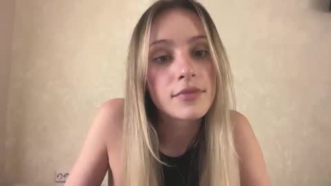 Snapshot of fflloowweerr chatting on 12-14-25, 10:42 Lisa online show from 12-14-25, 10:42