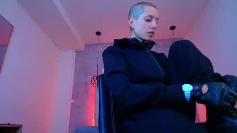   online show from 10-10-25, 11:42