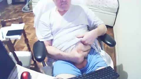 Snapshot of filhober chatting on 01-15-25, 01:02 filhober online show from 01-15-25, 01:02