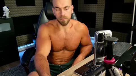 Snapshot of finch93 chatting on 09-08-25, 04:39 Nick online show from 09-08-25, 04:39