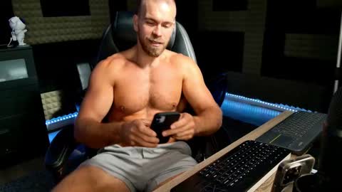 Snapshot of finch93 chatting on 09-14-25, 03:44 Nick online show from 09-14-25, 03:44