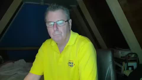 Snapshot of finderfiner chatting on 10-15-25, 08:14 finderfiner online show from 10-15-25, 08:14