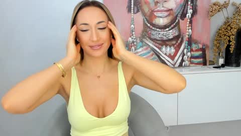 Snapshot of finestchantilly chatting on 12-13-24, 06:05 FinestChantilly online show from 12-13-24, 06:05