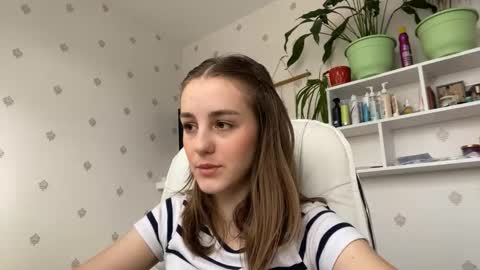 Snapshot of fionapiccard chatting on 11-20-25, 09:31 Keite wanna play Meow online show from 11-20-25, 09:31