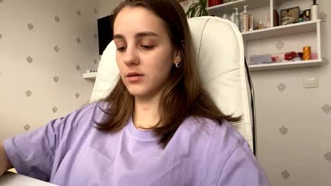 Snapshot of fionapiccard chatting on 11-25-25, 10:26 Keite wanna play Meow online show from 11-25-25, 10:26