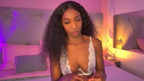 Fiorela Lenin  online show from 10-29-25, 07:04