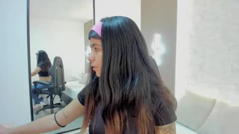 F I O R E L L A  online show from 11-14-25, 02:21