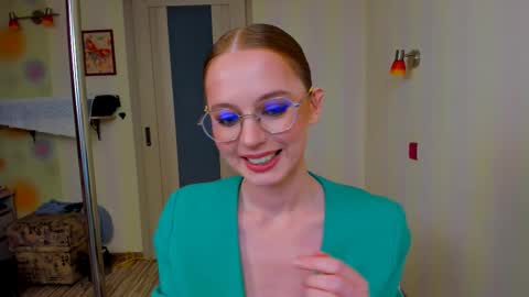 Snapshot of fire_luna chatting on 10-21-25, 01:12 fire_luna online show from 10-21-25, 01:12