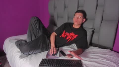 Nicolas online show from 12-22-25, 08:39