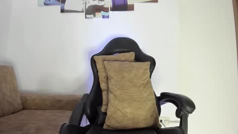 Snapshot of fit_fray chatting on 04-29-26, 05:30 FRAIDER online show from 04-29-26, 05:30