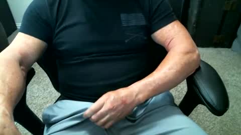 fitguy40 online show from 05-08-26, 07:19