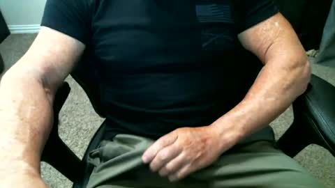 fitguy40 online show from 06-11-26, 08:51
