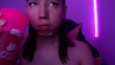 Snapshot of flaream_angel chatting on 10-25-25, 04:42 Alexa online show from 10-25-25, 04:42