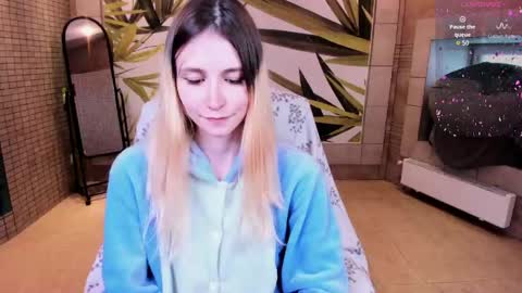 Snapshot of fleximona chatting on 05-16-26, 10:36 FlexiMona online show from 05-16-26, 10:36