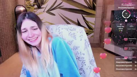 Snapshot of fleximona chatting on 05-17-26, 10:06 FlexiMona online show from 05-17-26, 10:06