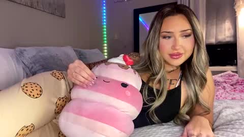 Snapshot of flexyroxxxy chatting on 01-15-25, 05:29 Roxy online show from 01-15-25, 05:29