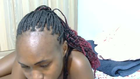 Snapshot of flirty_paw chatting on 06-12-26, 05:23 Parineetii online show from 06-12-26, 05:23