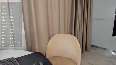 Snapshot of flirtykitty_ chatting on 10-24-25, 05:15 Emely online show from 10-24-25, 05:15