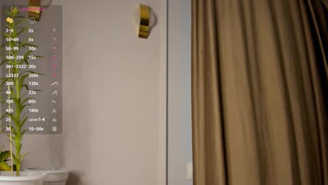 Snapshot of flirtykitty_ chatting on 10-29-25, 04:59 Emely online show from 10-29-25, 04:59