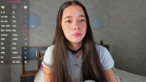 Emely  online show from 06-17-26, 04:37