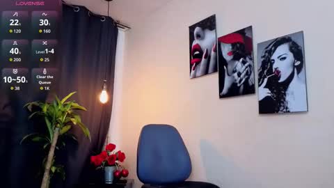 flor_gil online show from 11-28-25, 03:42