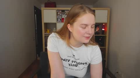 Snapshot of flora_fiore chatting on 09-18-25, 06:26 Hayley I WILL COME BACK ON MAY 27TH 6pm UTC online show from 09-18-25, 06:26