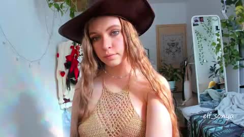 flower_elf online show from 06-08-26, 02:06
