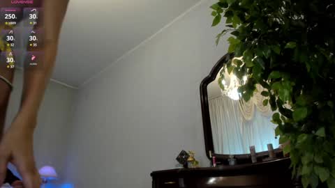 Snapshot of flower_nicole chatting on 12-03-24, 09:00 Nicole online show from 12-03-24, 09:00