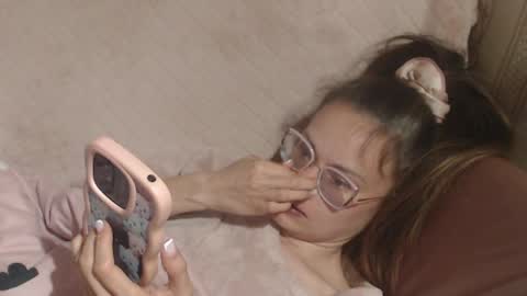 say meow and send tip  online show from 04-16-26, 07:47