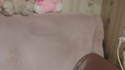 say meow and send tip  online show from 04-19-26, 06:21