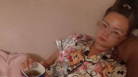 Snapshot of flowercandydoll13 chatting on 05-10-26, 08:25 say meow and send tip online show from 05-10-26, 08:25