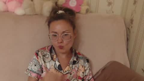 Snapshot of flowercandydoll13 chatting on 07-20-26, 08:33 say meow and send tip online show from 07-20-26, 08:33