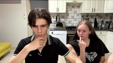 flowerscouple online show from 04-30-26, 09:52