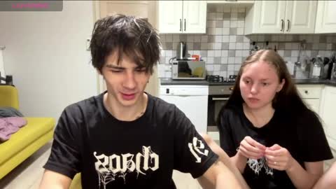 flowerscouple online show from 05-04-26, 10:06