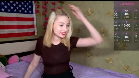 fluffy_cloude online show from 10-25-25, 12:23