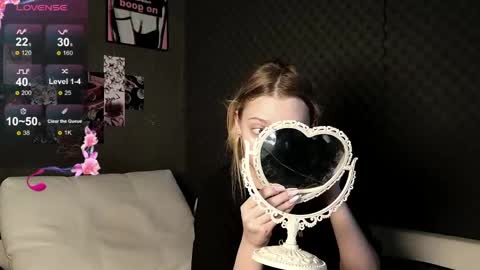 fluffy_cloude online show from 05-17-26, 06:11