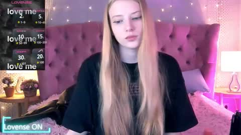 Mia online show from 09-20-25, 10:33