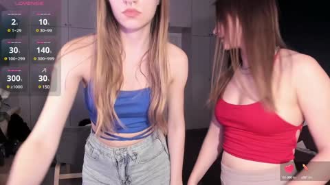 Snapshot of flurry_cute chatting on 12-06-24, 04:49 Flurry and Chloe online show from 12-06-24, 04:49