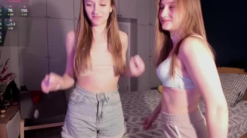 Snapshot of flurry_cute chatting on 01-05-25, 04:16 Flurry and Chloe online show from 01-05-25, 04:16