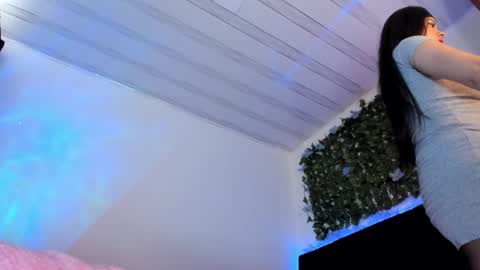 Snapshot of flylia_ chatting on 02-17-25, 06:15 lia online show from 02-17-25, 06:15