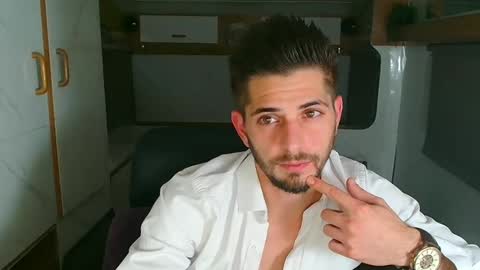 independent model online show from 10-26-25, 06:03