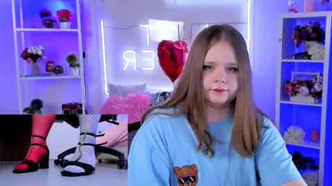 Snapshot of footfetish_baby chatting on 02-23-25, 11:36 Molly online show from 02-23-25, 11:36