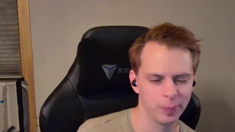 Snapshot of forever_broken chatting on 01-15-25, 04:25 forever_broken online show from 01-15-25, 04:25