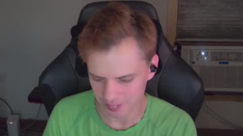 Snapshot of forever_broken chatting on 10-26-25, 04:40 forever_broken online show from 10-26-25, 04:40