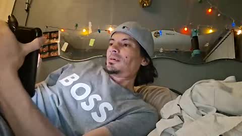 Snapshot of foreveryung723 chatting on 10-28-25, 09:02 foreveryung723 online show from 10-28-25, 09:02