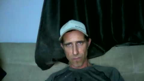 Snapshot of fouraide42 chatting on 05-28-26, 04:10 fouraide42 online show from 05-28-26, 04:10