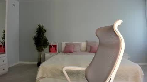 Snapshot of fox_beauty chatting on 09-24-25, 01:53 Kira online show from 09-24-25, 01:53