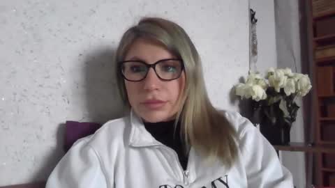 fox_red_lady7 online show from 02-04-26, 10:10