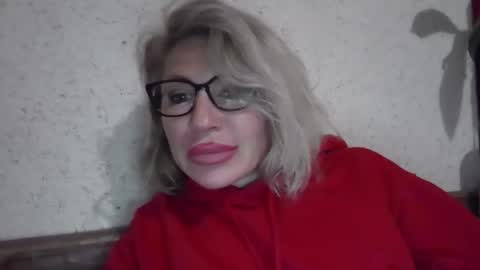 fox_red_lady7 online show from 04-17-26, 07:50