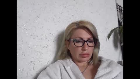 Snapshot of fox_red_lady7 chatting on 05-05-26, 08:44 fox_red_lady7 online show from 05-05-26, 08:44